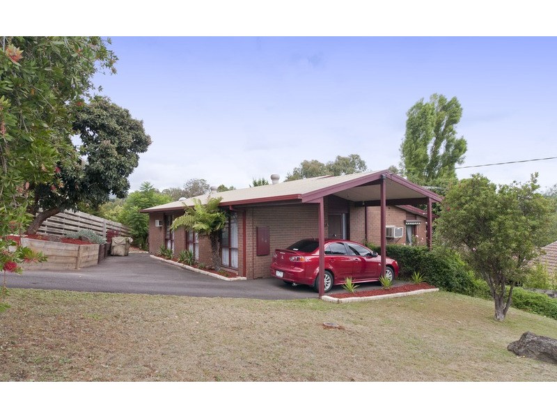 64 Zina Grove, Mooroolbark VIC 3138
