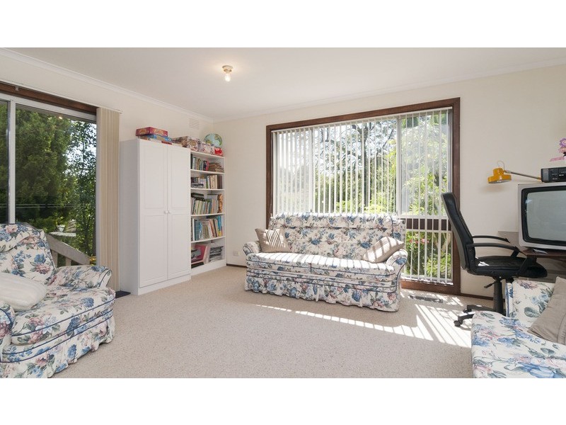 14 Zina Grove, Mooroolbark VIC 3138