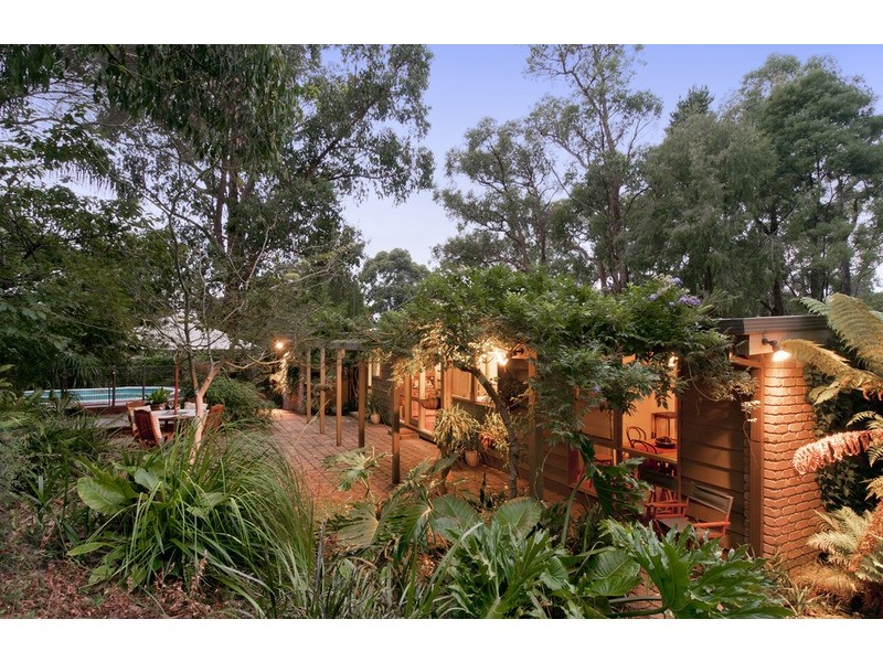 21 Heathfield Grove, Montrose VIC 3765