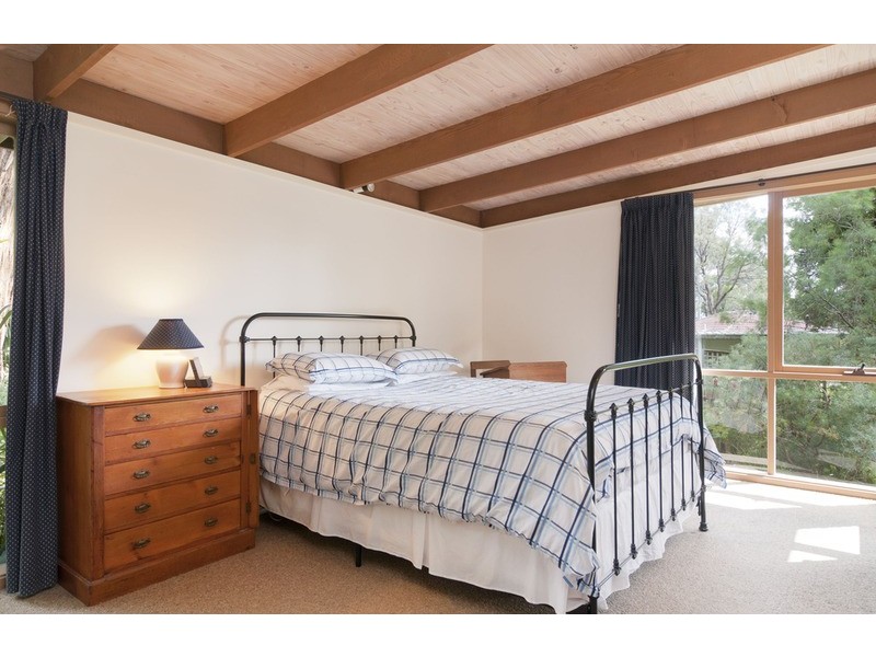 21 Heathfield Grove, Montrose VIC 3765