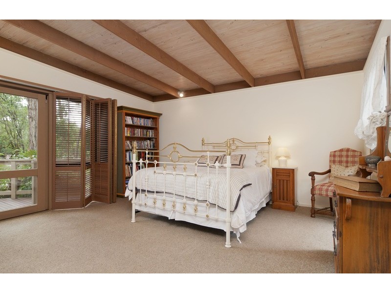 21 Heathfield Grove, Montrose VIC 3765