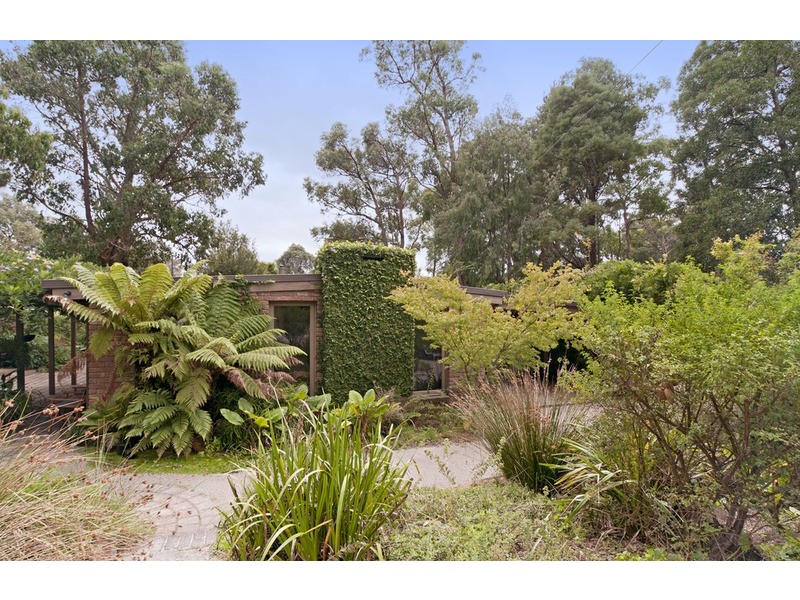 21 Heathfield Grove, Montrose VIC 3765