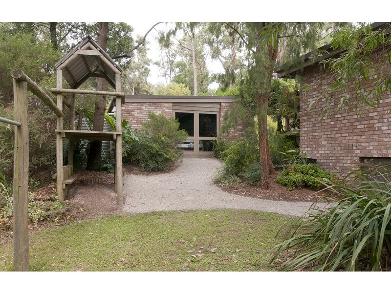 21 Heathfield Grove, Montrose VIC 3765