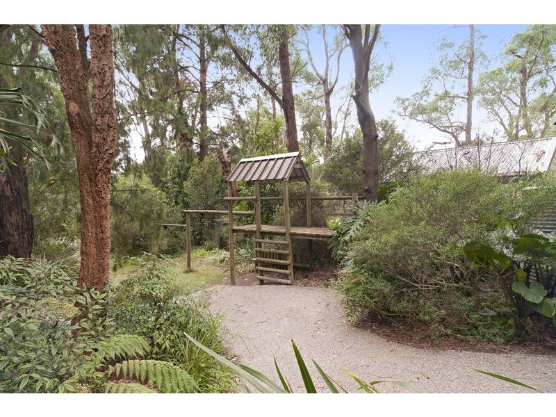 21 Heathfield Grove, Montrose VIC 3765