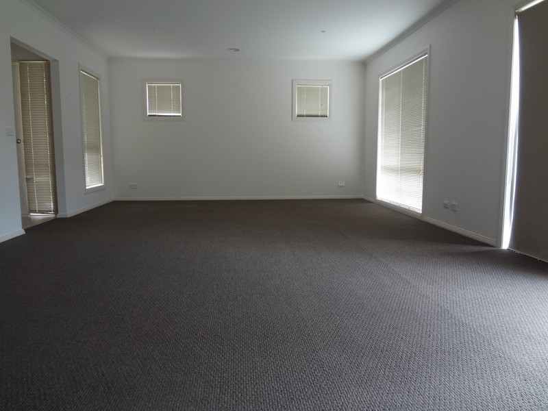 4/5 Forest Way, Kilsyth VIC 3137