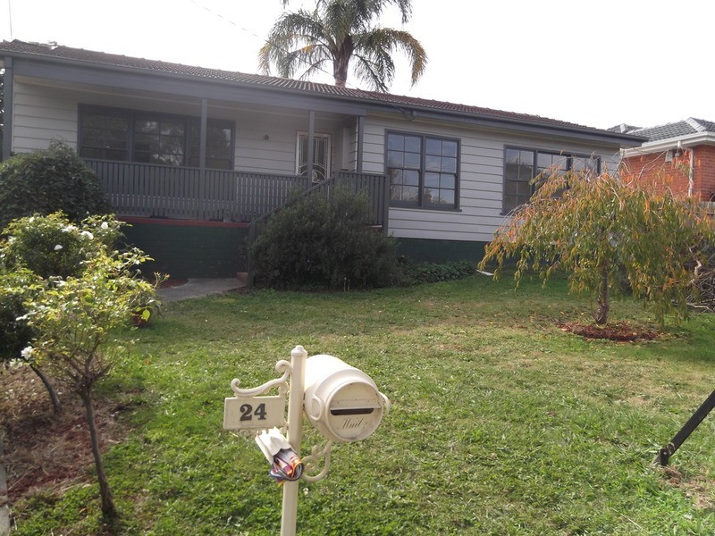 24 Andrew  Street, Mooroolbark VIC 3138