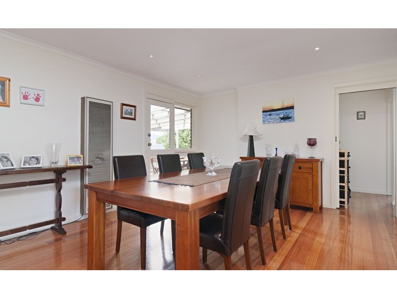 1 Coombah Court, Mooroolbark VIC 3138