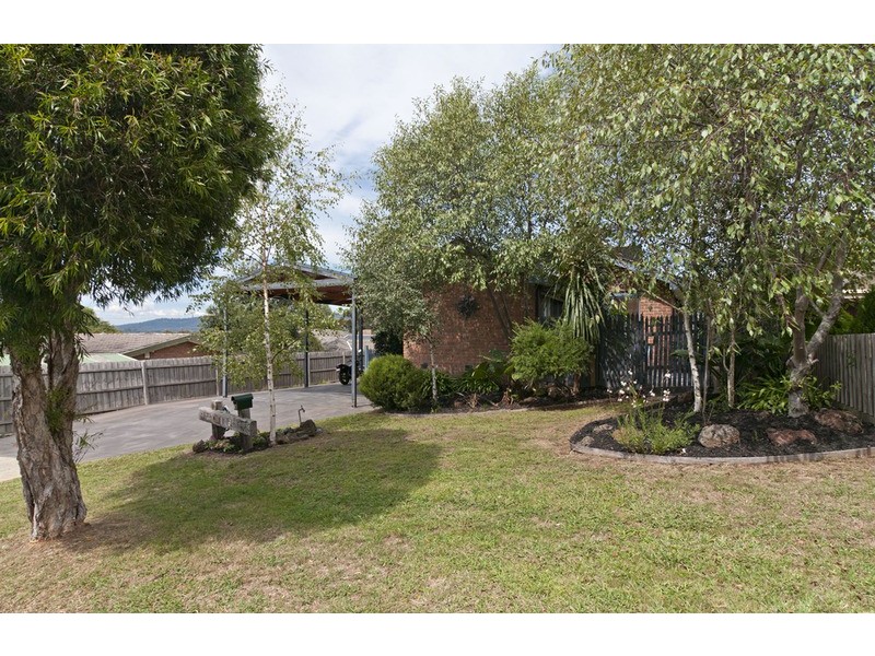1 Coombah Court, Mooroolbark VIC 3138