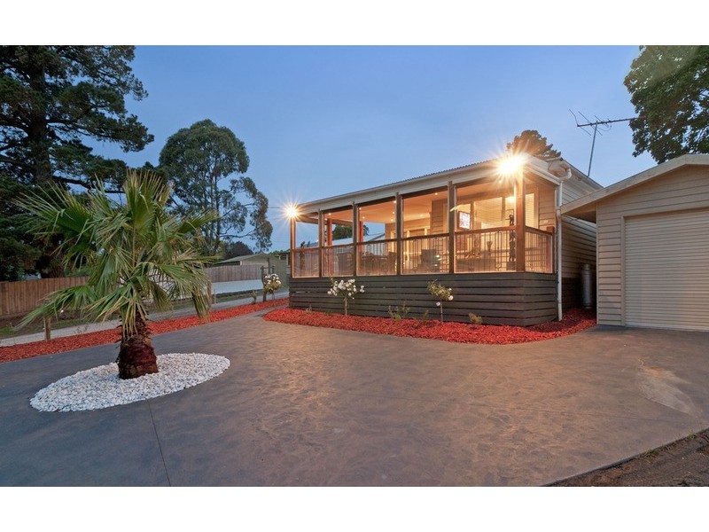 1 Imperial Avenue, Wandin North VIC 3139