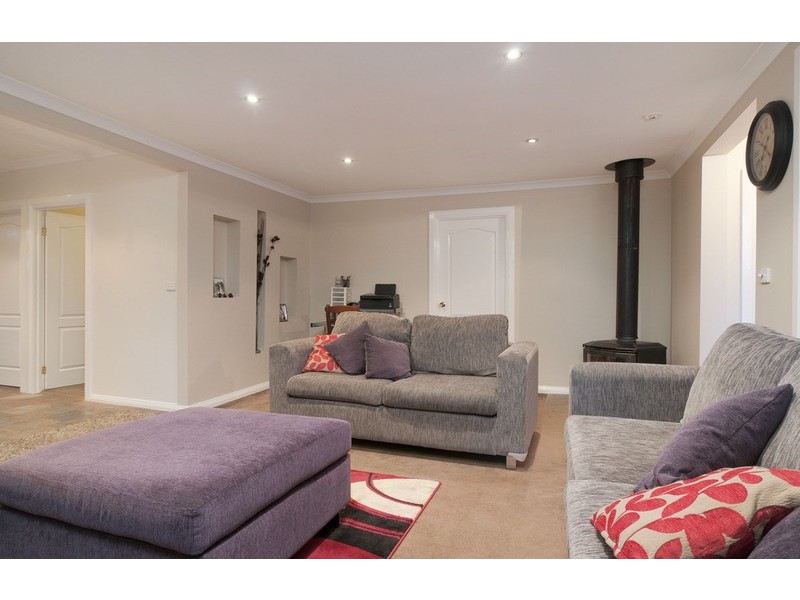 1 Imperial Avenue, Wandin North VIC 3139