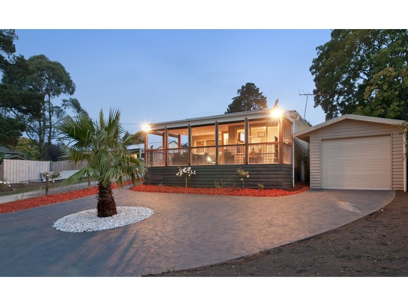 1 Imperial Avenue, Wandin North VIC 3139
