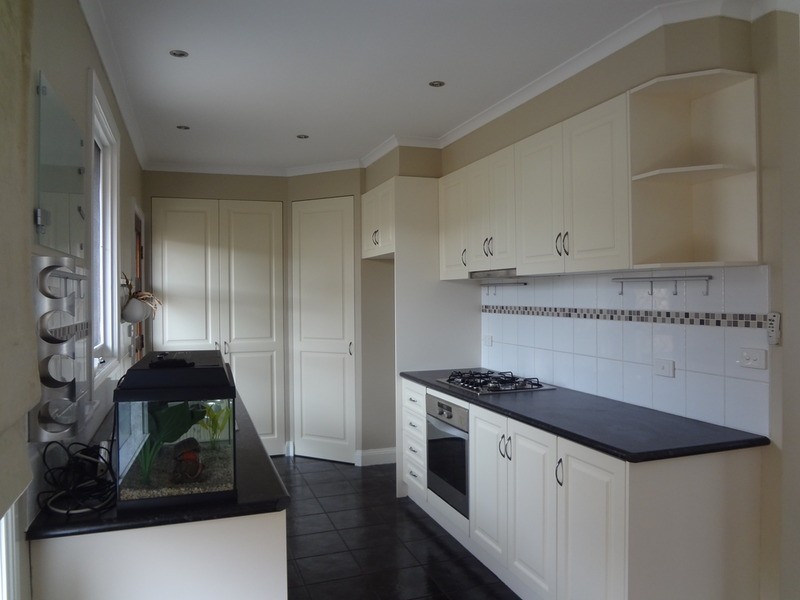 18 Lena Grove, Kilsyth VIC 3137