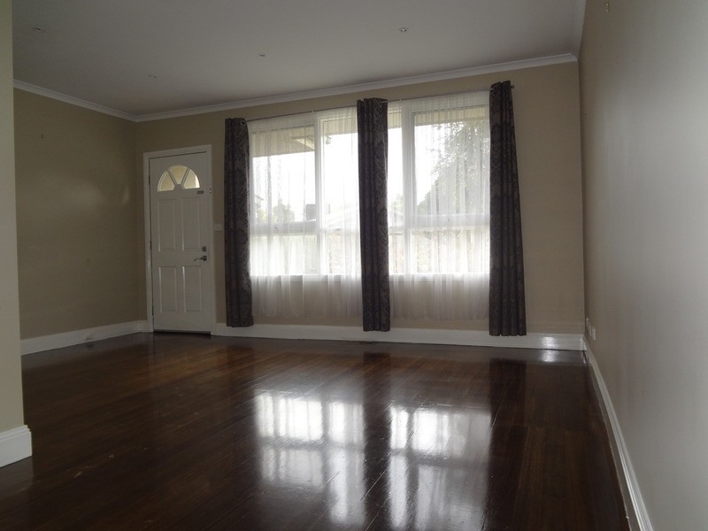 18 Lena Grove, Kilsyth VIC 3137