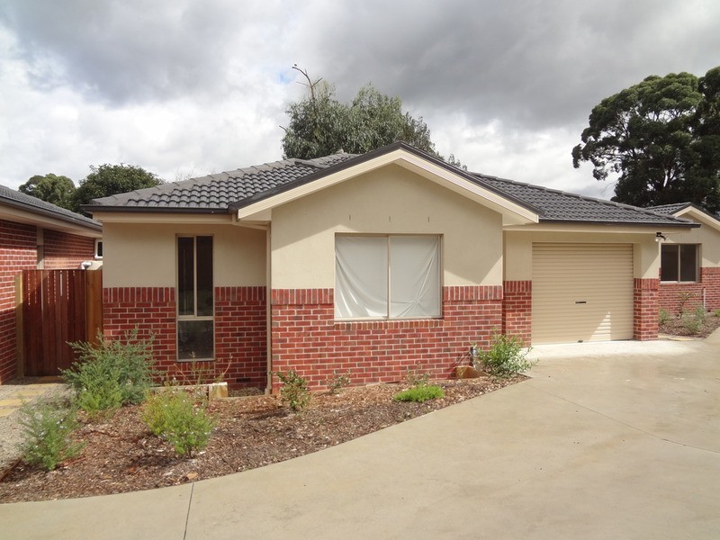 2/16 MacMillan Street, Mooroolbark VIC 3138