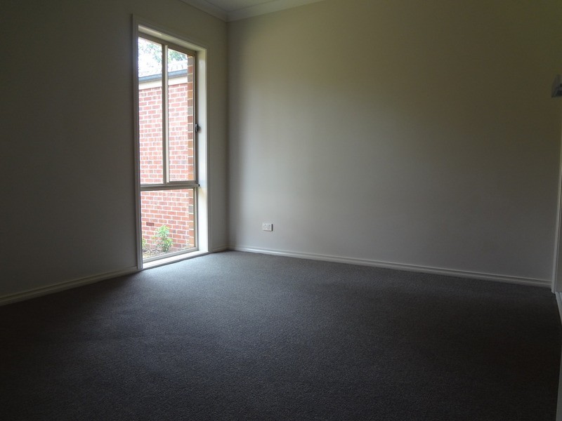 2/16 MacMillan Street, Mooroolbark VIC 3138