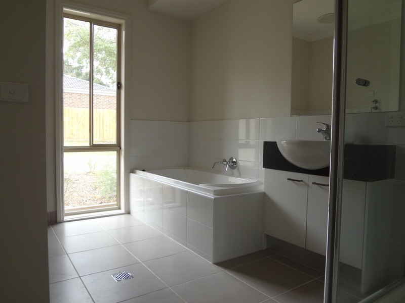 2/16 MacMillan Street, Mooroolbark VIC 3138