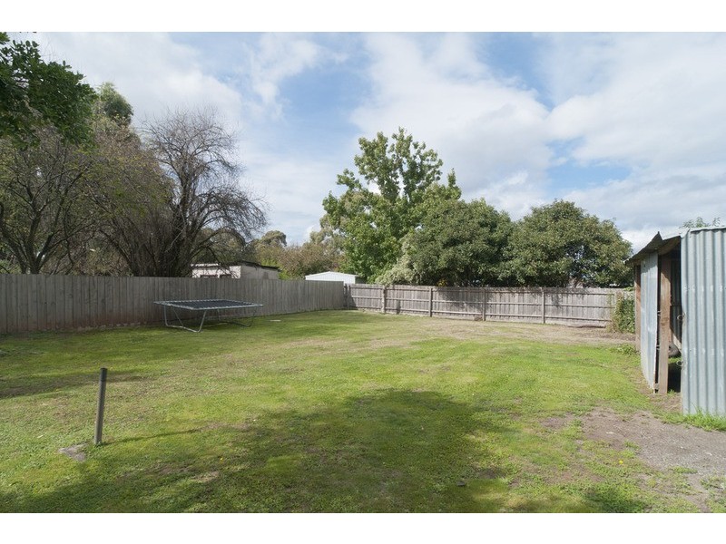 14 Highpoint Avenue, Mooroolbark VIC 3138