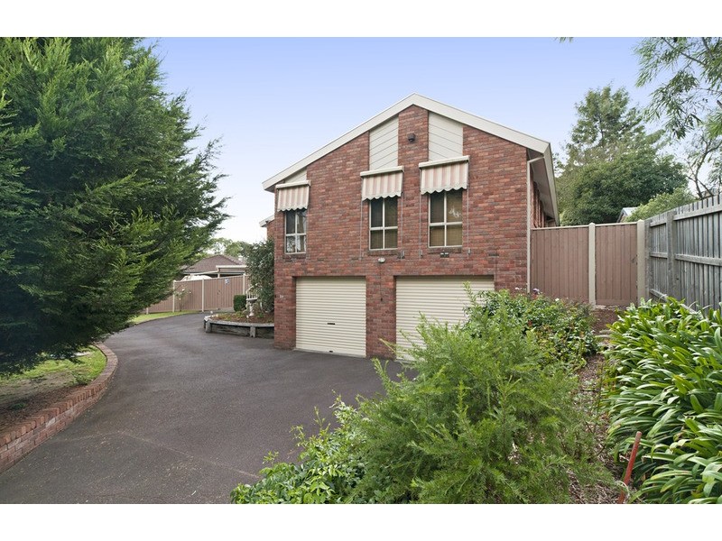 84 Rolling Hills Road, Chirnside Park VIC 3116