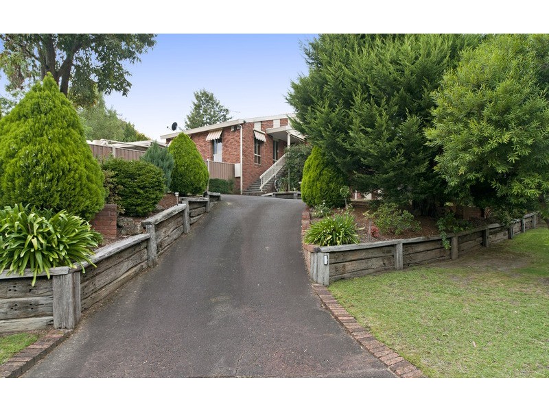 84 Rolling Hills Road, Chirnside Park VIC 3116