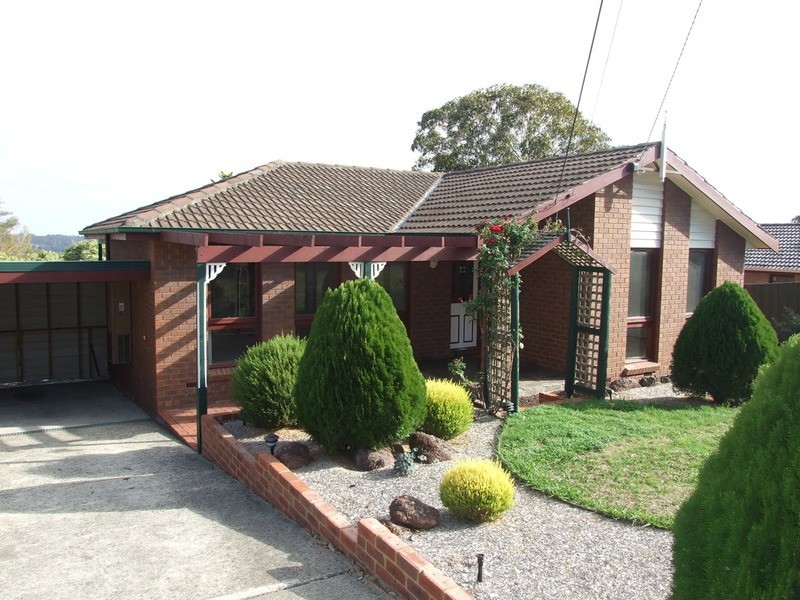 17 Blueberry  Road, Mooroolbark VIC 3138