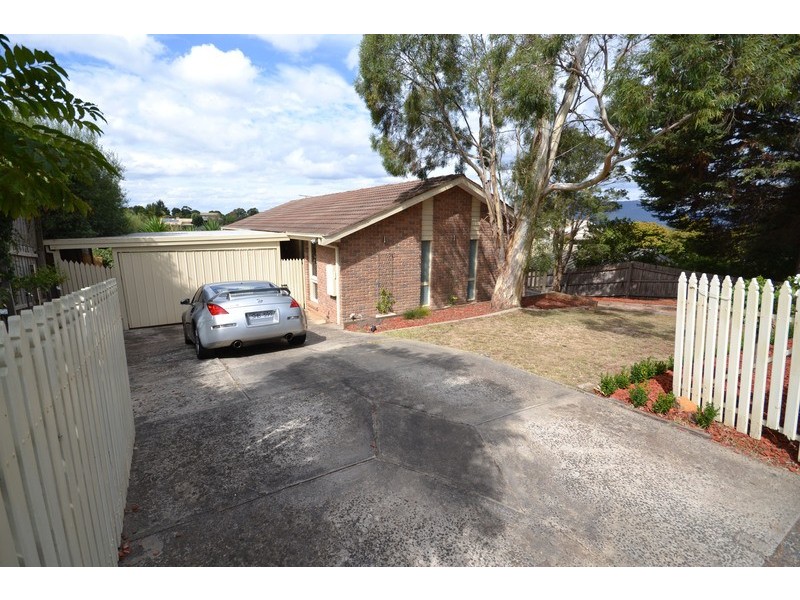 16 Landscape Drive, Mooroolbark VIC 3138