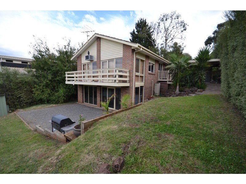 16 Landscape Drive, Mooroolbark VIC 3138