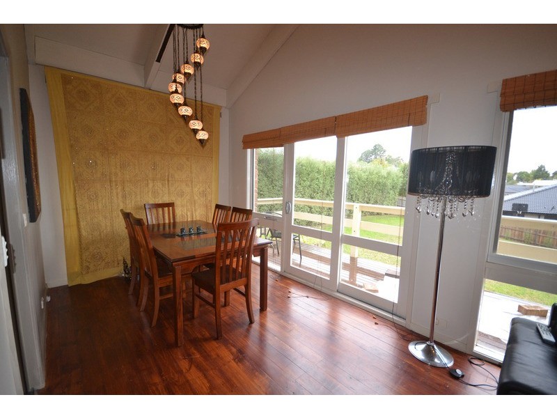 16 Landscape Drive, Mooroolbark VIC 3138