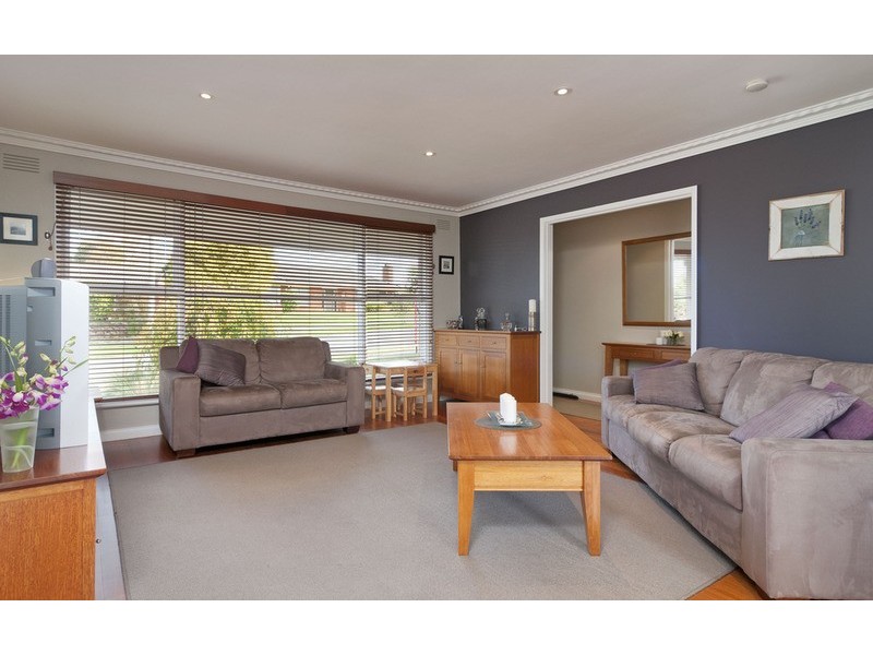 10 Woodville Road, Mooroolbark VIC 3138