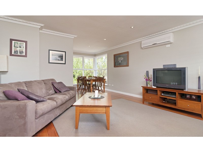 10 Woodville Road, Mooroolbark VIC 3138