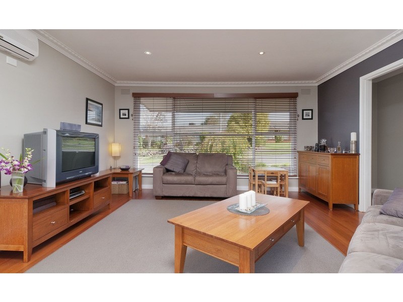 10 Woodville Road, Mooroolbark VIC 3138