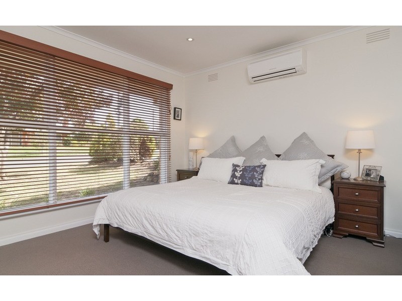 10 Woodville Road, Mooroolbark VIC 3138