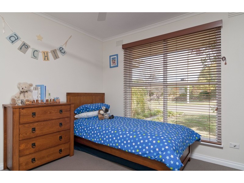 10 Woodville Road, Mooroolbark VIC 3138