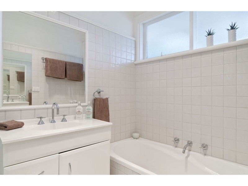 10 Woodville Road, Mooroolbark VIC 3138