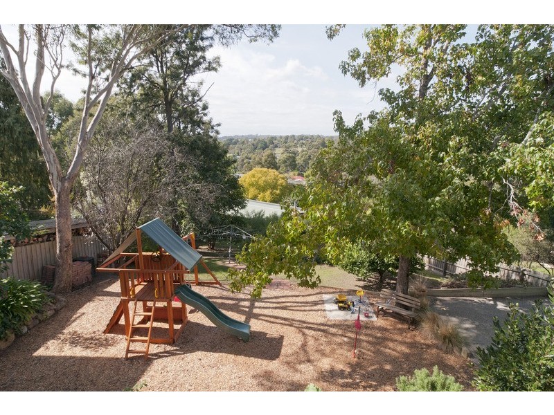 10 Woodville Road, Mooroolbark VIC 3138