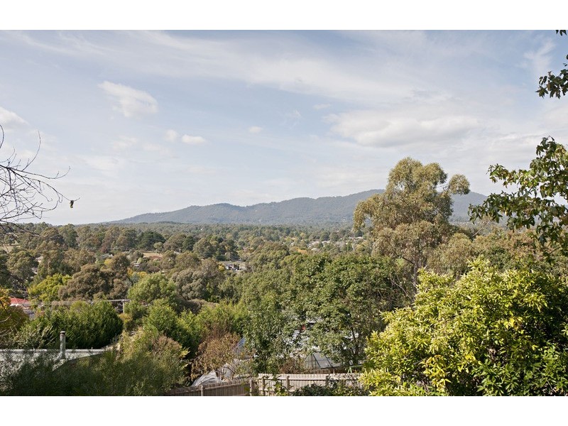 10 Woodville Road, Mooroolbark VIC 3138