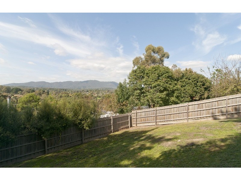 10 Woodville Road, Mooroolbark VIC 3138
