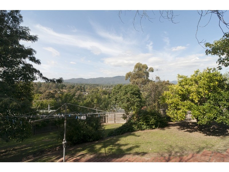 10 Woodville Road, Mooroolbark VIC 3138