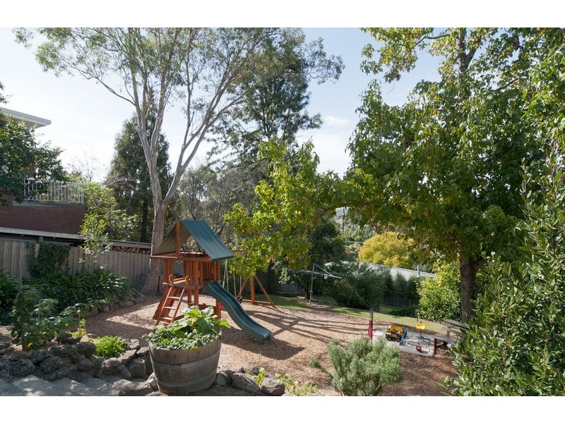 10 Woodville Road, Mooroolbark VIC 3138