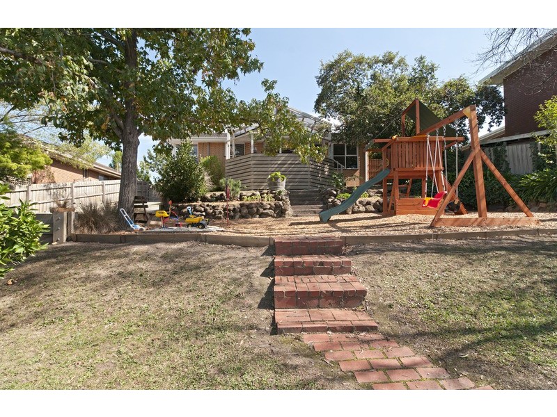 10 Woodville Road, Mooroolbark VIC 3138