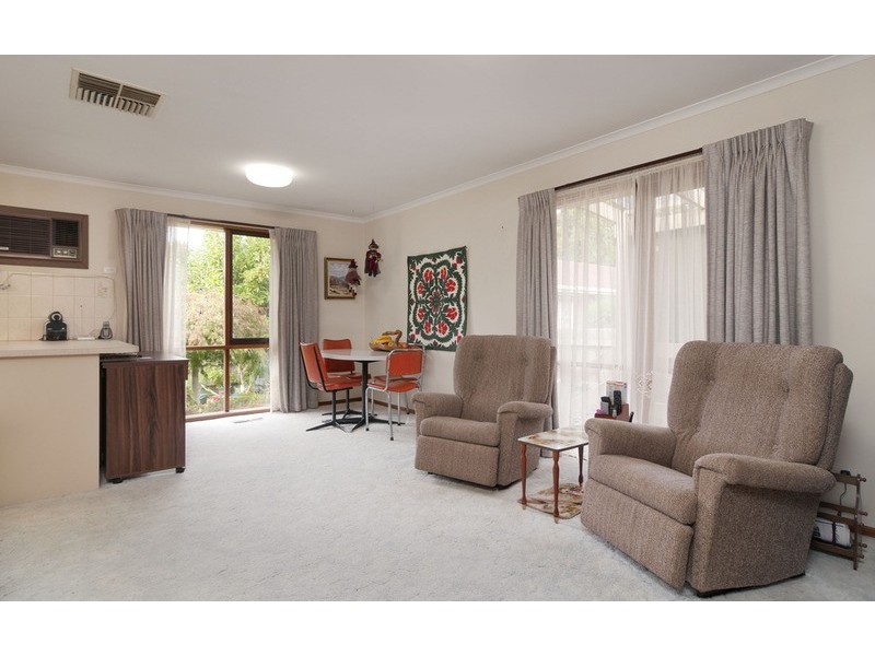 8/100 Hull Road, Croydon VIC 3136