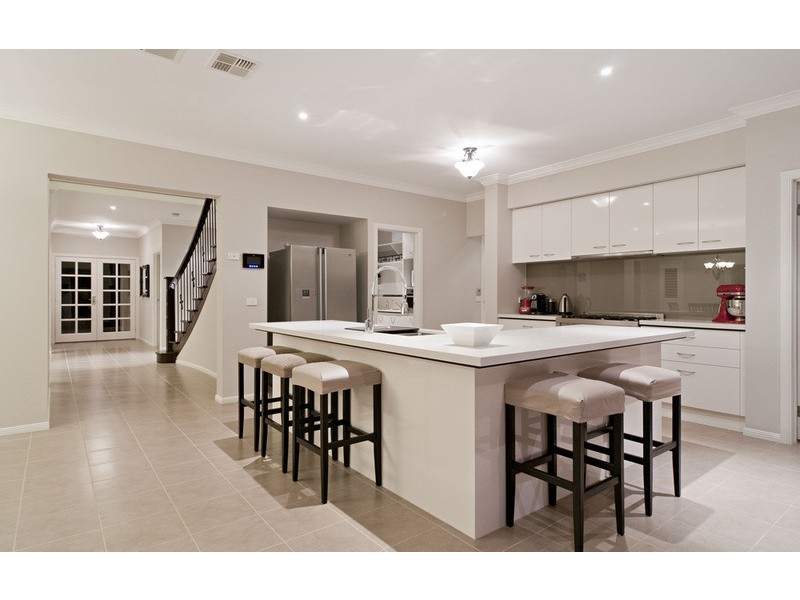 17 Empire Drive, Mooroolbark VIC 3138