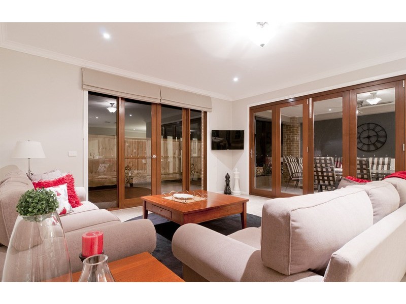 17 Empire Drive, Mooroolbark VIC 3138