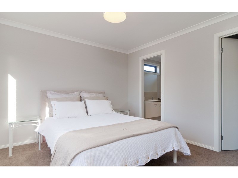 17 Empire Drive, Mooroolbark VIC 3138