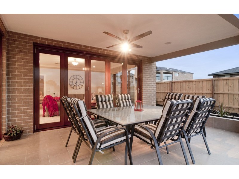 17 Empire Drive, Mooroolbark VIC 3138