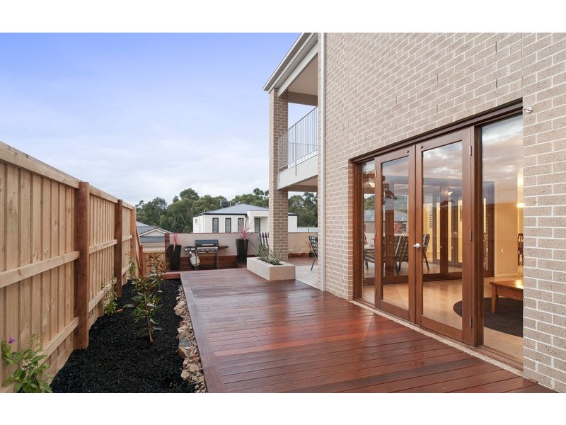 17 Empire Drive, Mooroolbark VIC 3138