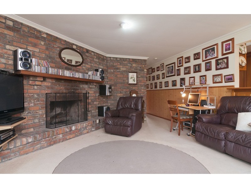 11 Roslyn Street, Montrose VIC 3765