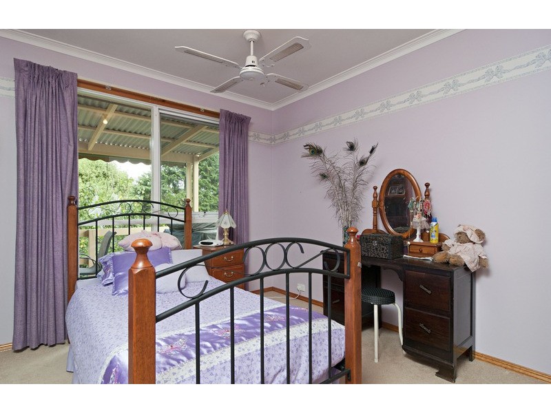 11 Roslyn Street, Montrose VIC 3765