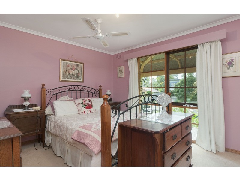 11 Roslyn Street, Montrose VIC 3765