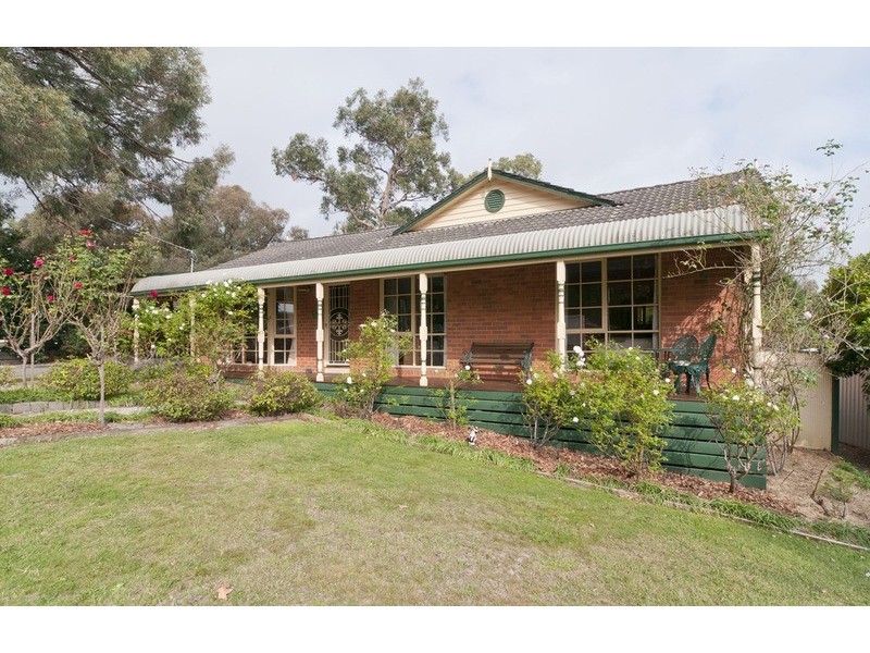 11 Roslyn Street, Montrose VIC 3765