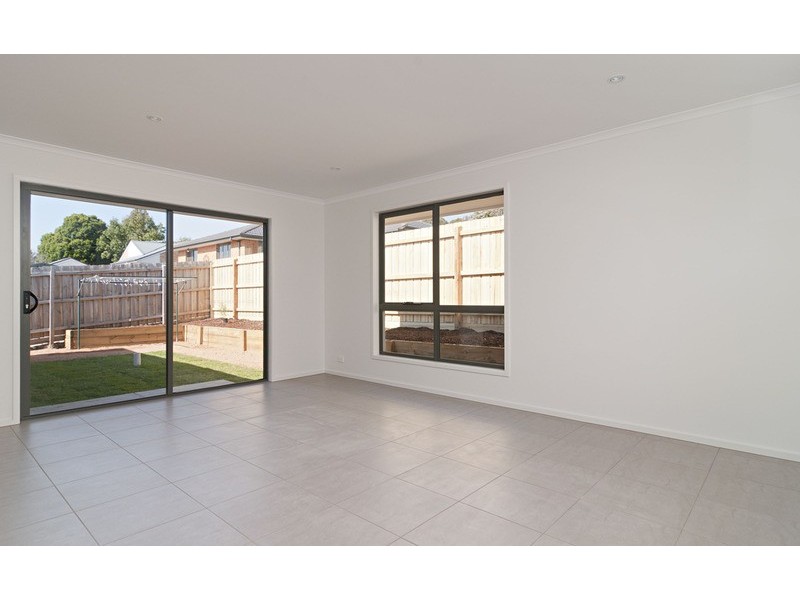60 Cardigan Road, Mooroolbark VIC 3138